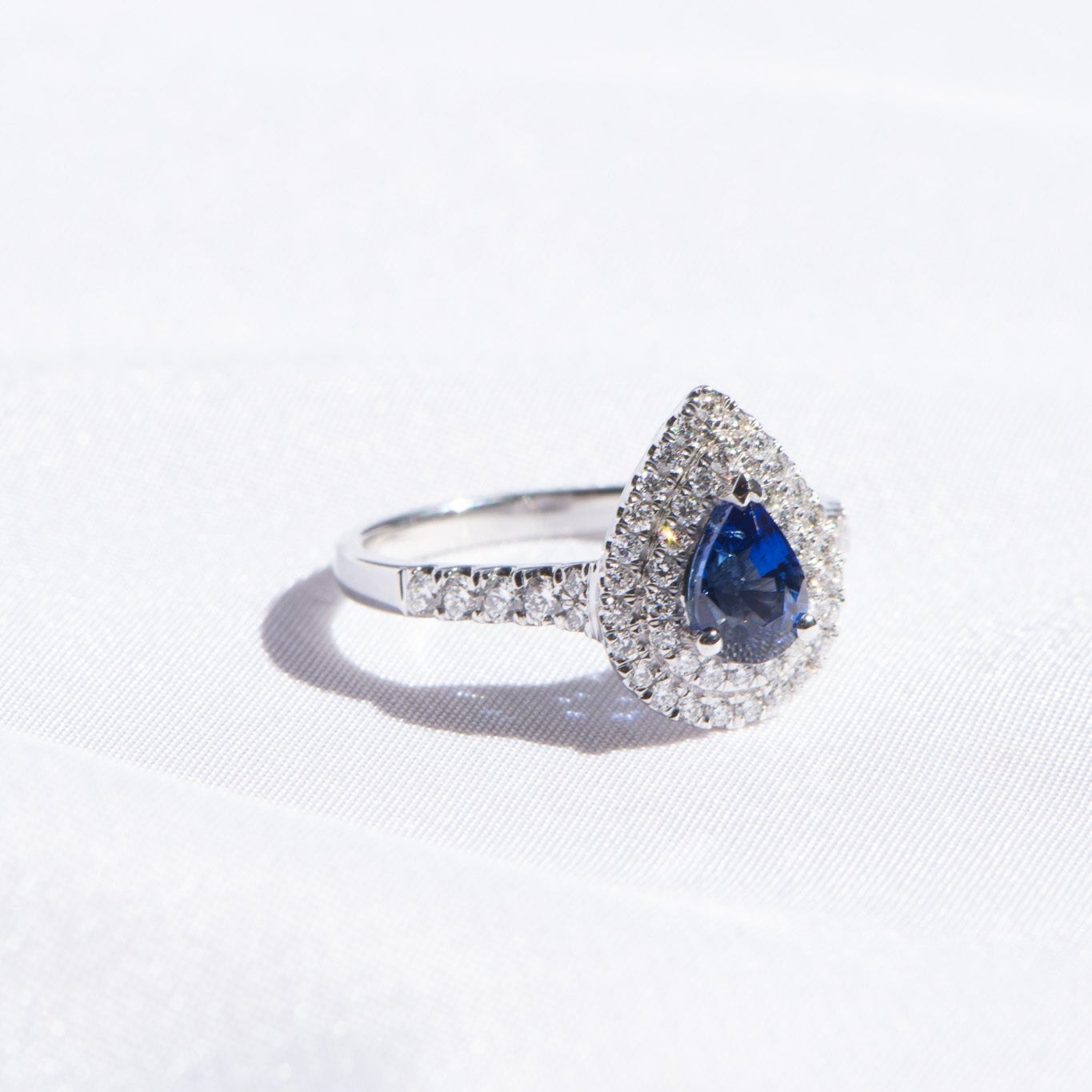 18k White Gold Ceylon Sapphire and Diamond Ring