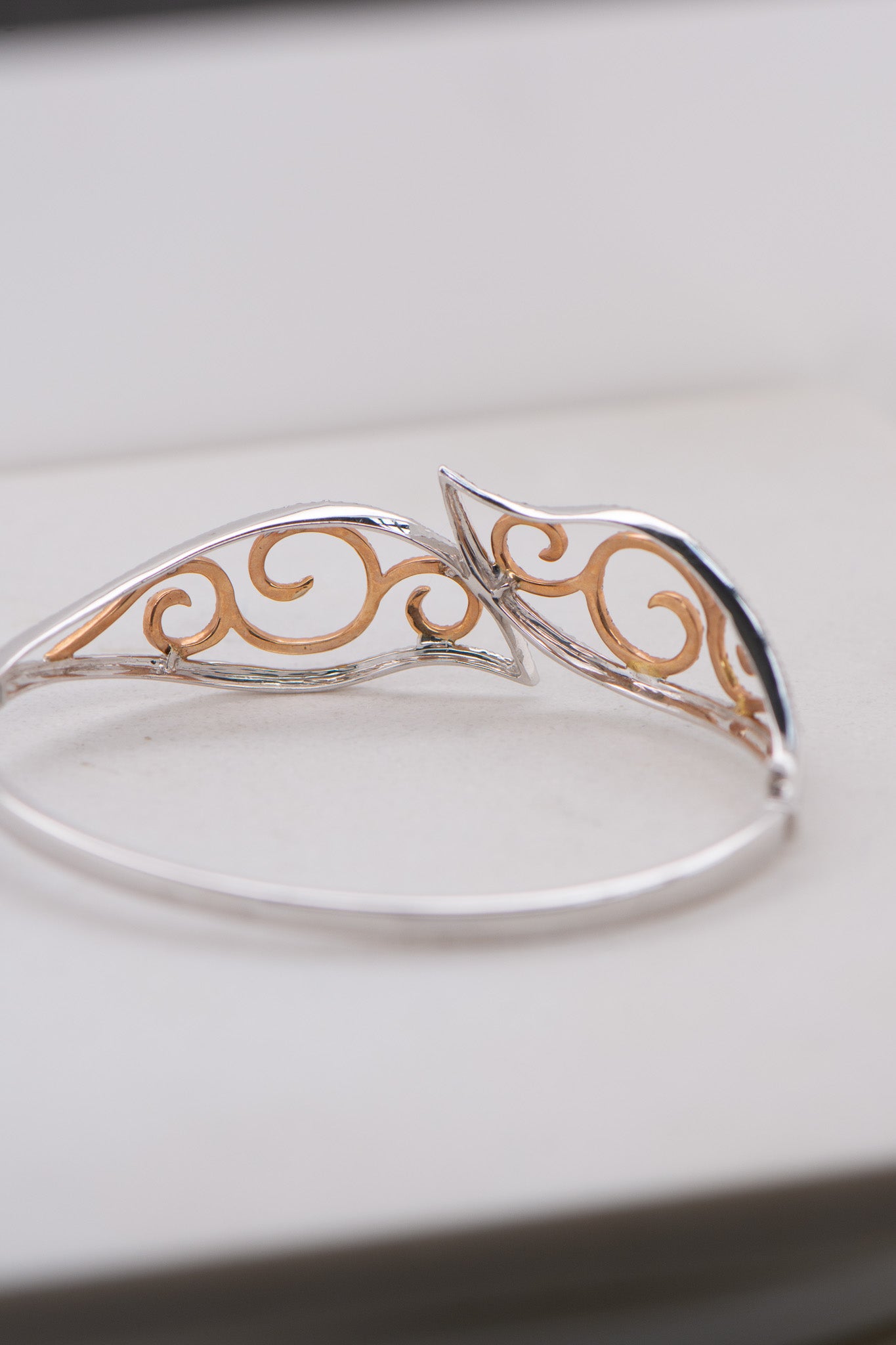 Natural 18k White Gold and Rose Gold Hinge Oval Bangle