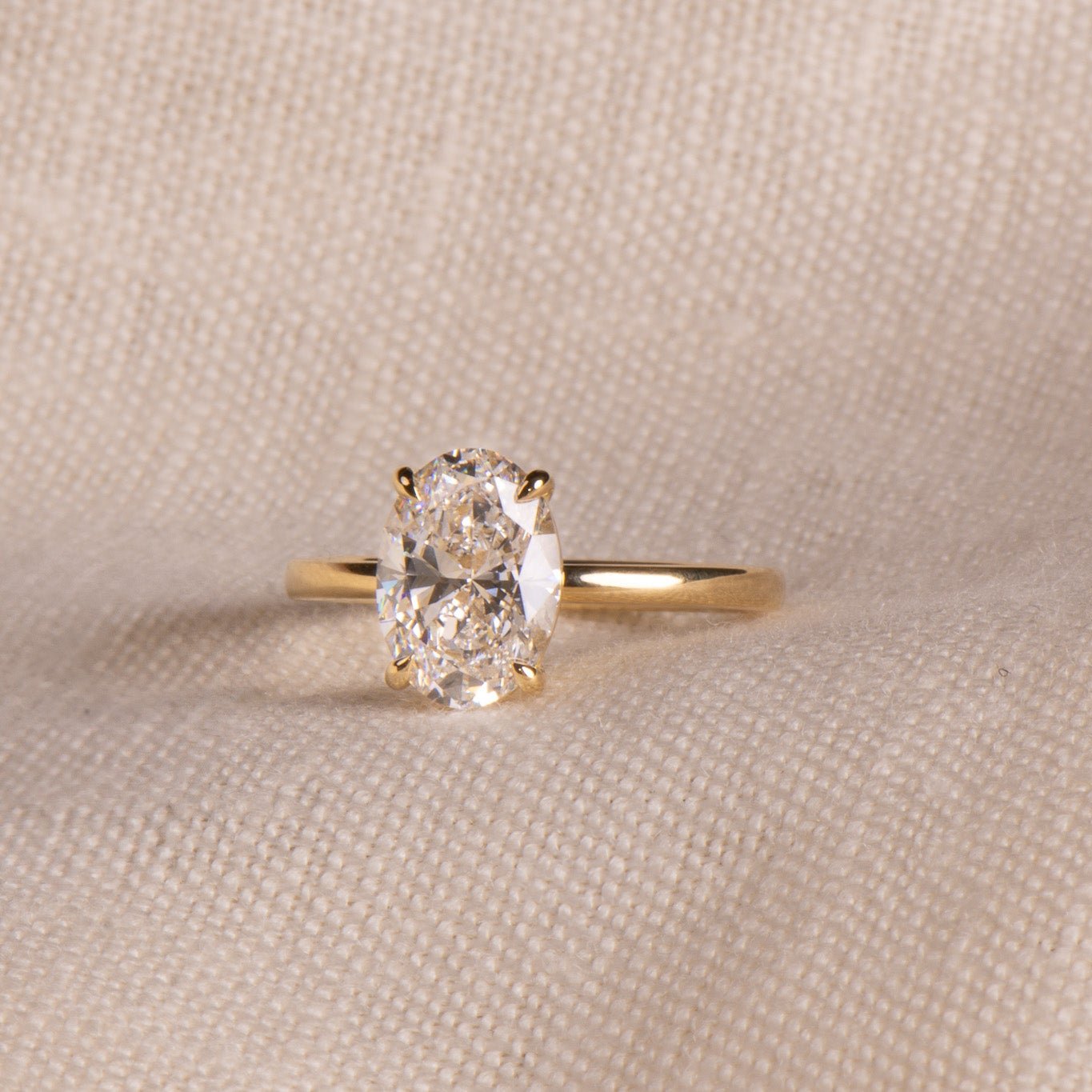 2.01ct Helena | Oval Engagement Ring